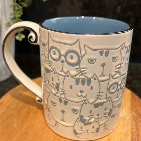 Cat Face Embossed Mug - Picture 5 of 10